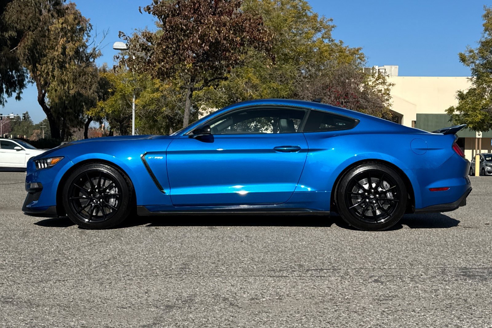 Used 2020 Ford Mustang Shelby GT350 w/ Technology Package image 7