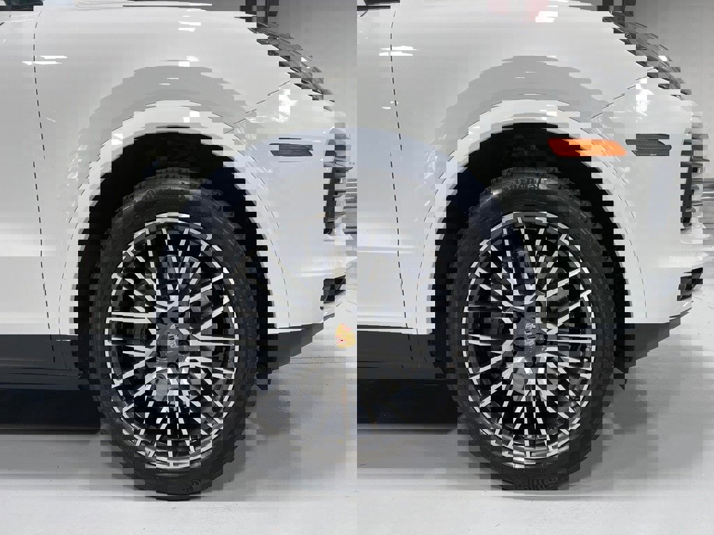 Used 2022 Porsche Cayenne S image 16