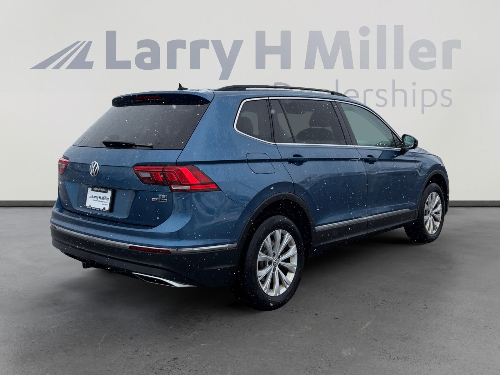 Used 2018 Volkswagen Tiguan SE w/ Panoramic Sunroof Package AWD/4WD image 6