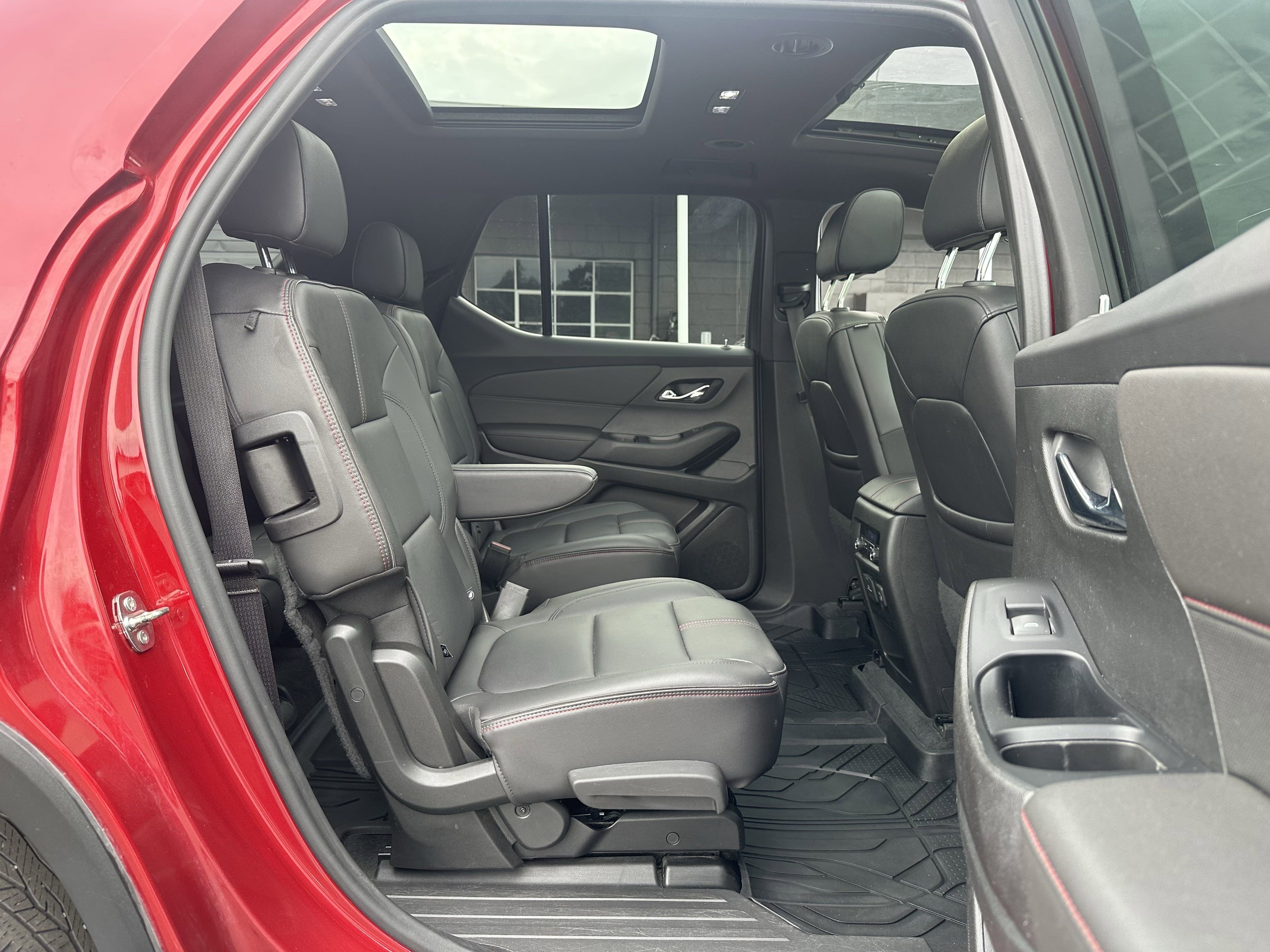 Used 2023 Chevrolet Traverse RS image 12