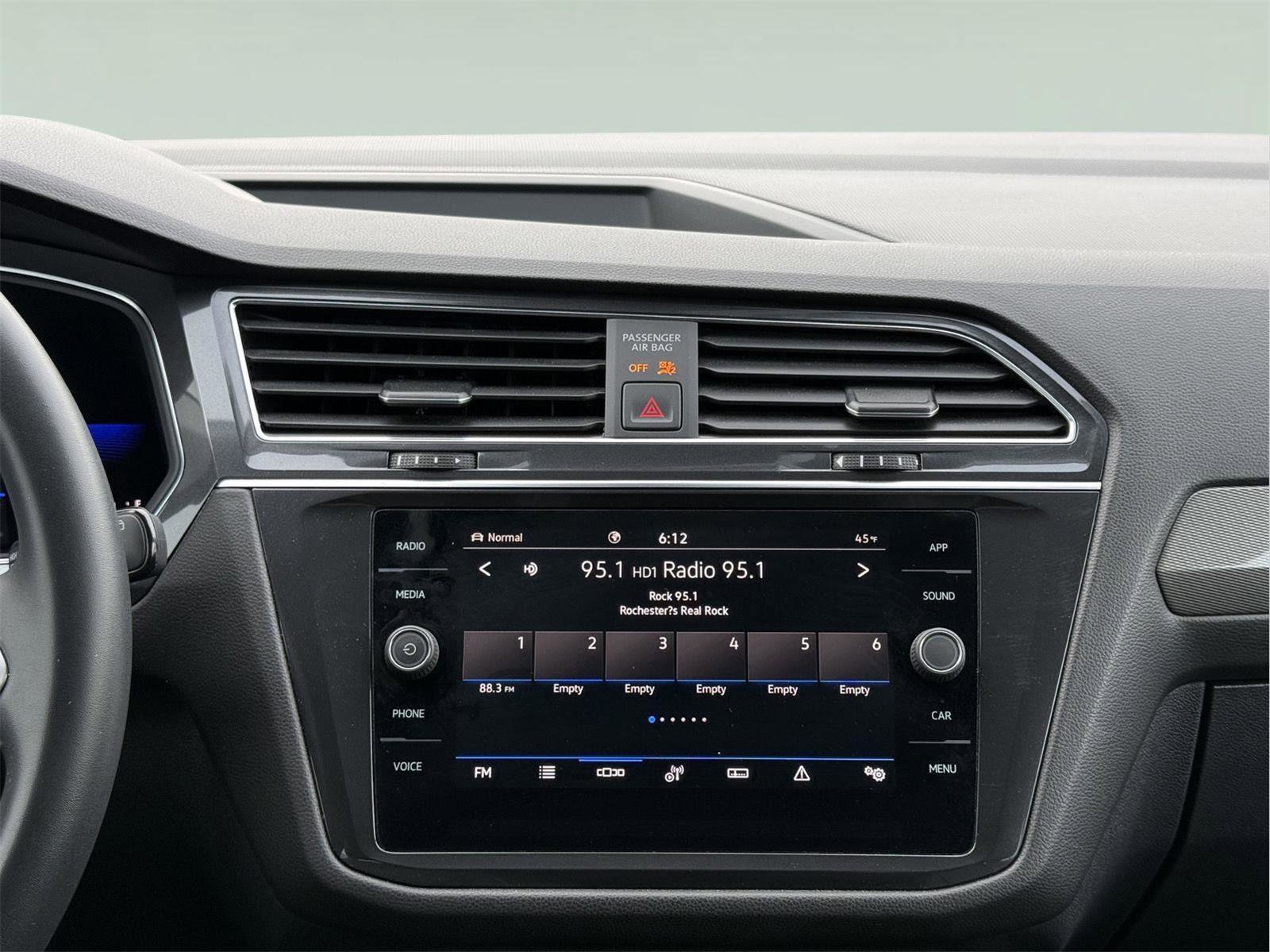 Used 2022 Volkswagen Tiguan SE AWD/4WD image 18
