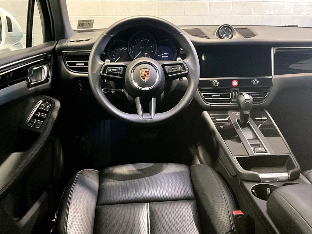 Used 2025 Porsche Macan AWD/4WD image 11
