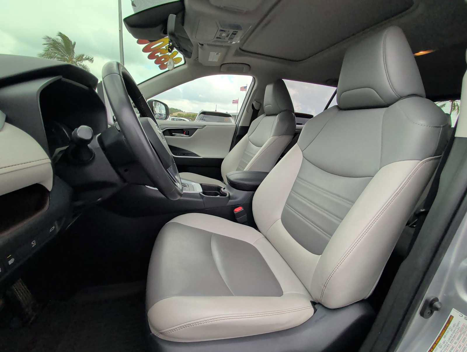 Used 2020 Toyota RAV4 Limited image 13