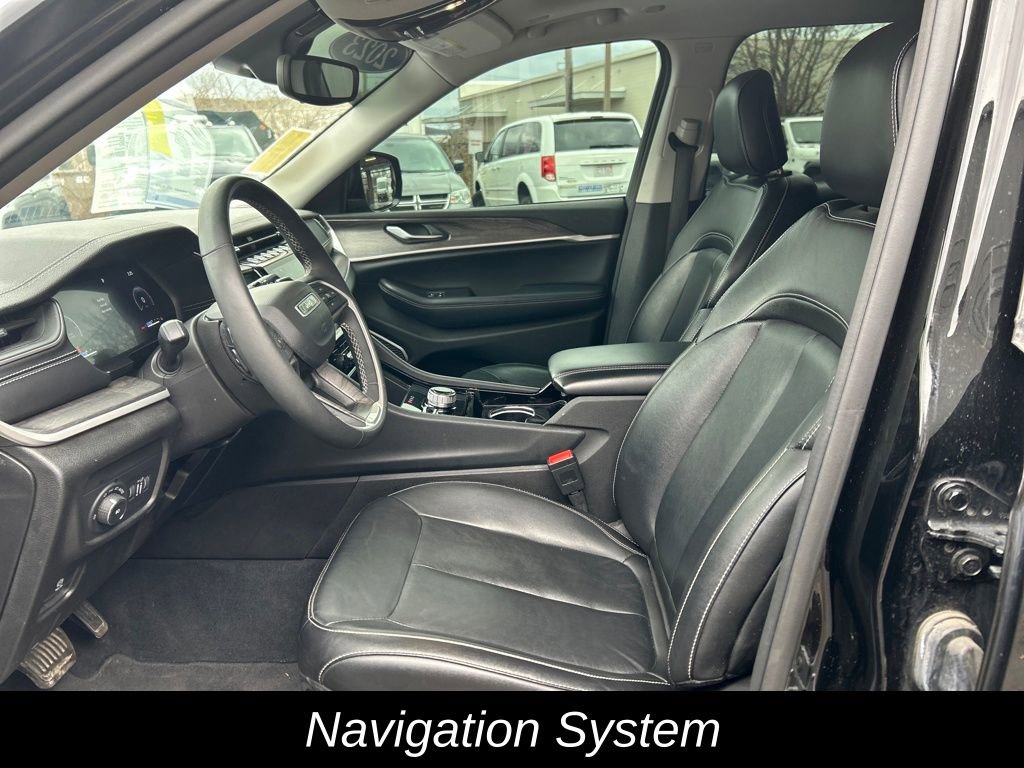 Used 2023 Jeep Grand Cherokee L Limited w/ Black Appearance Package image 15