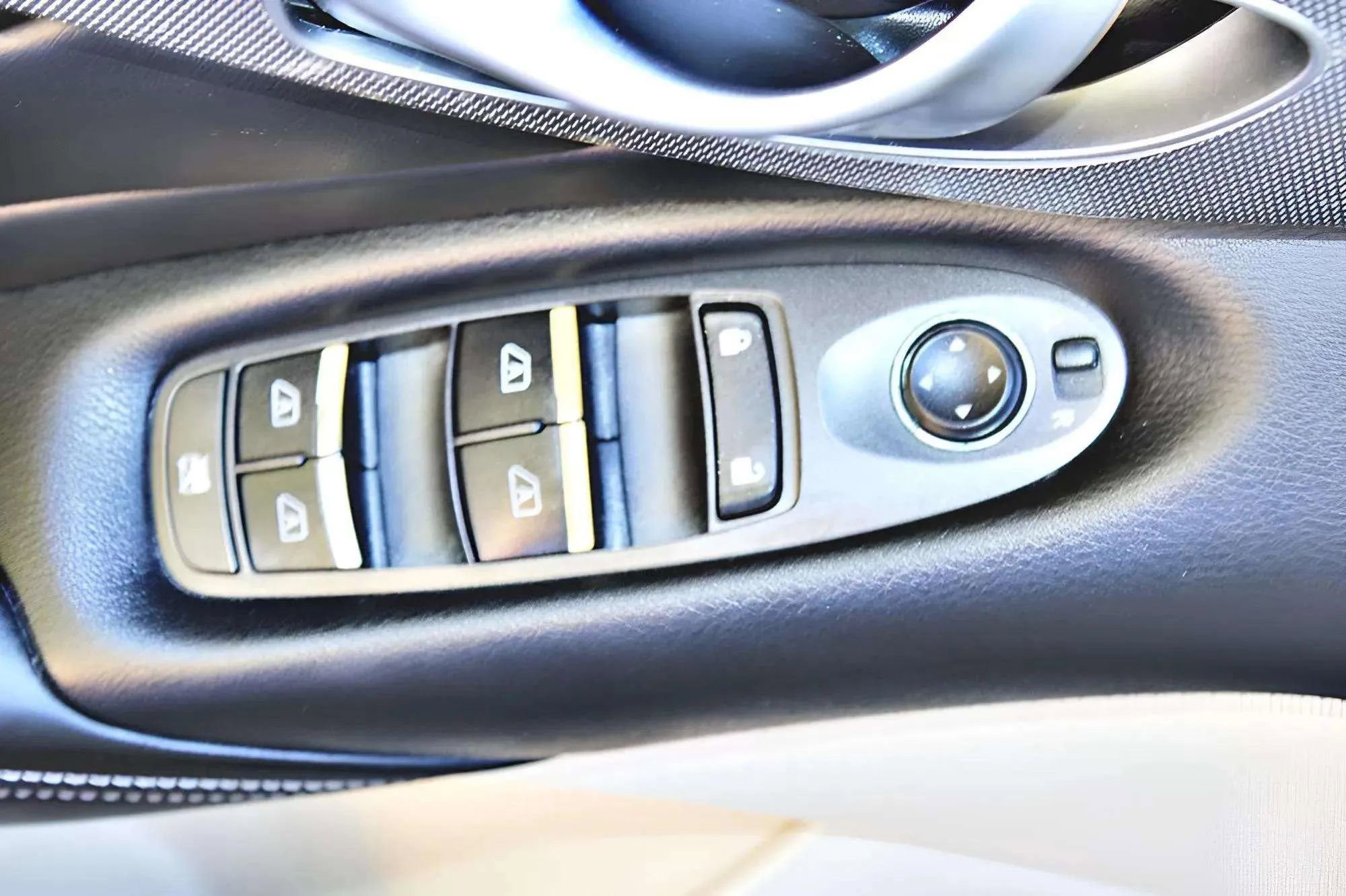 Used 2014 INFINITI Q50 Premium w/ Navigation Package image 9