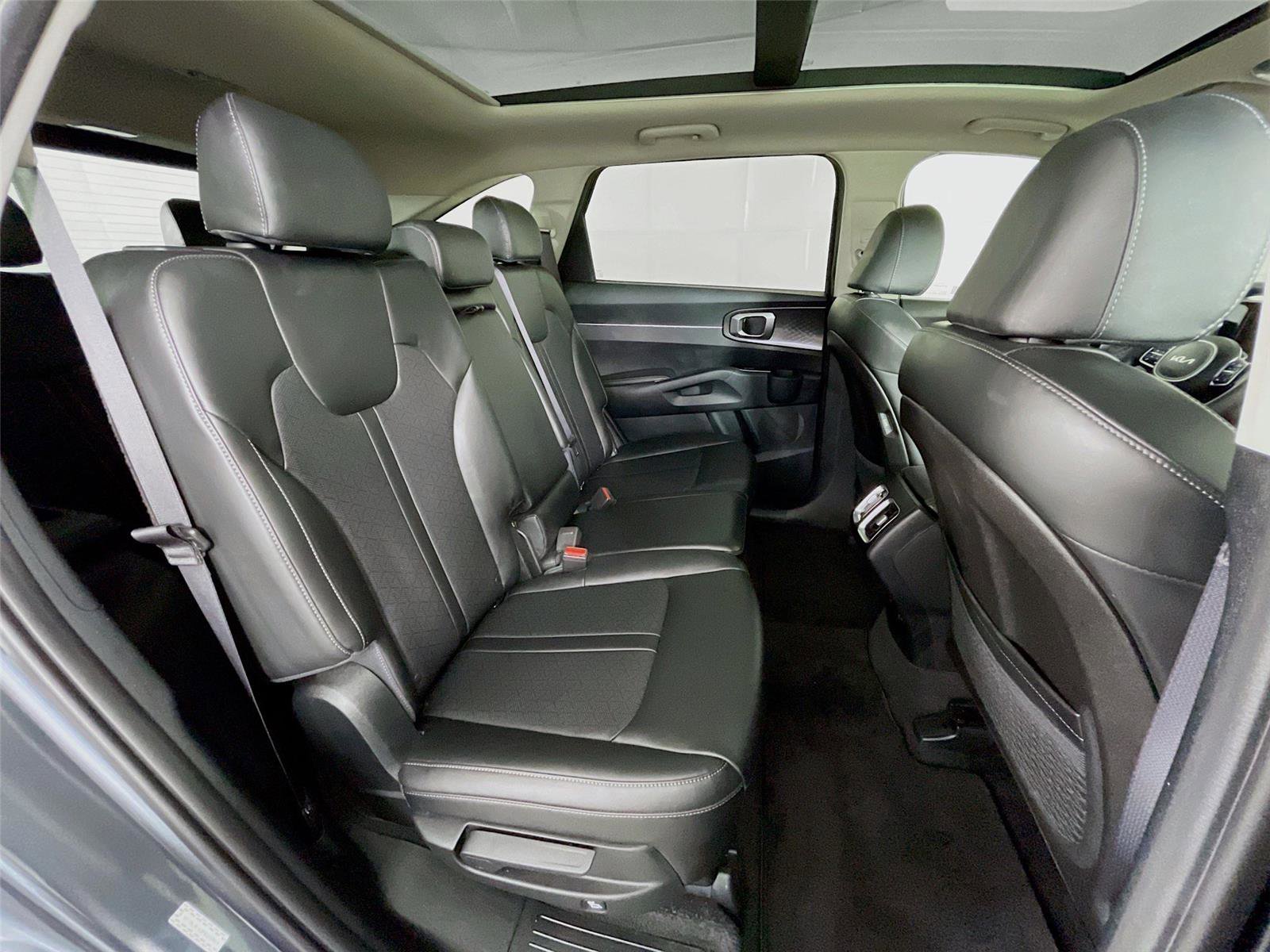 Used 2023 Kia Sorento S w/ Panoramic Sunroof Package image 33