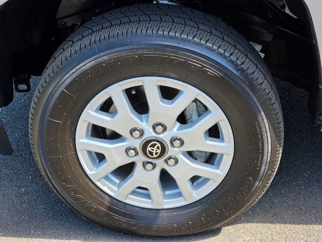 Used 2025 Toyota Tacoma SR5 AWD/4WD image 18