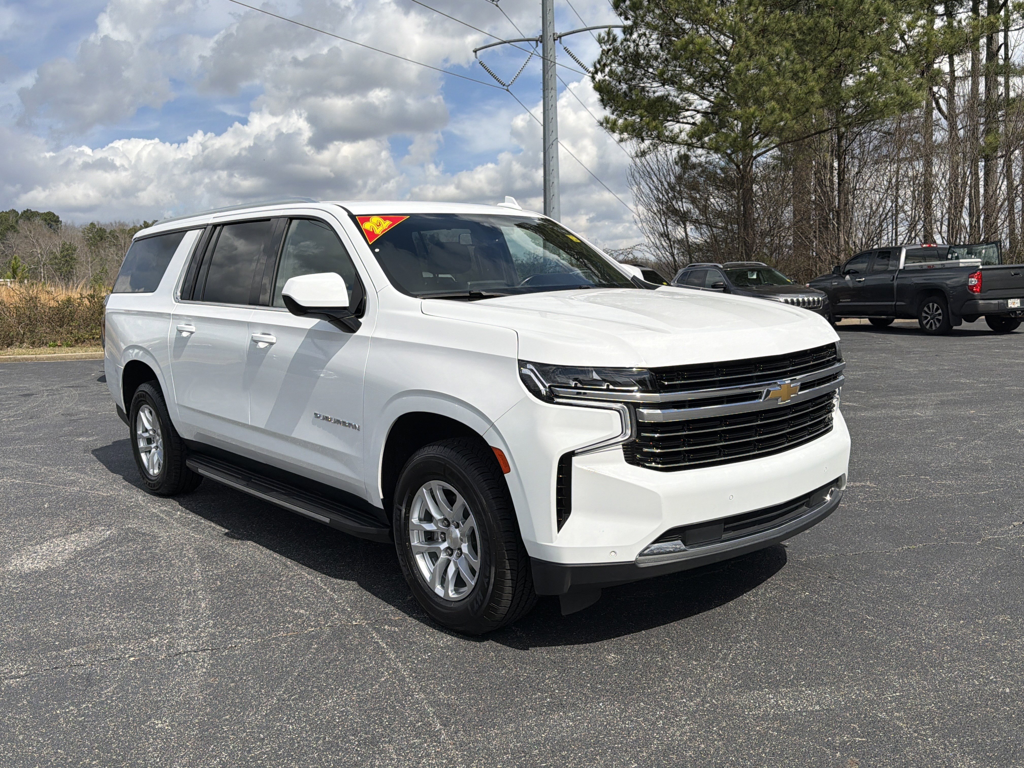 Used 2022 Chevrolet Suburban LT image 3