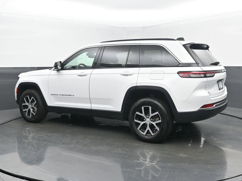 Used 2024 Jeep Grand Cherokee Limited image 3