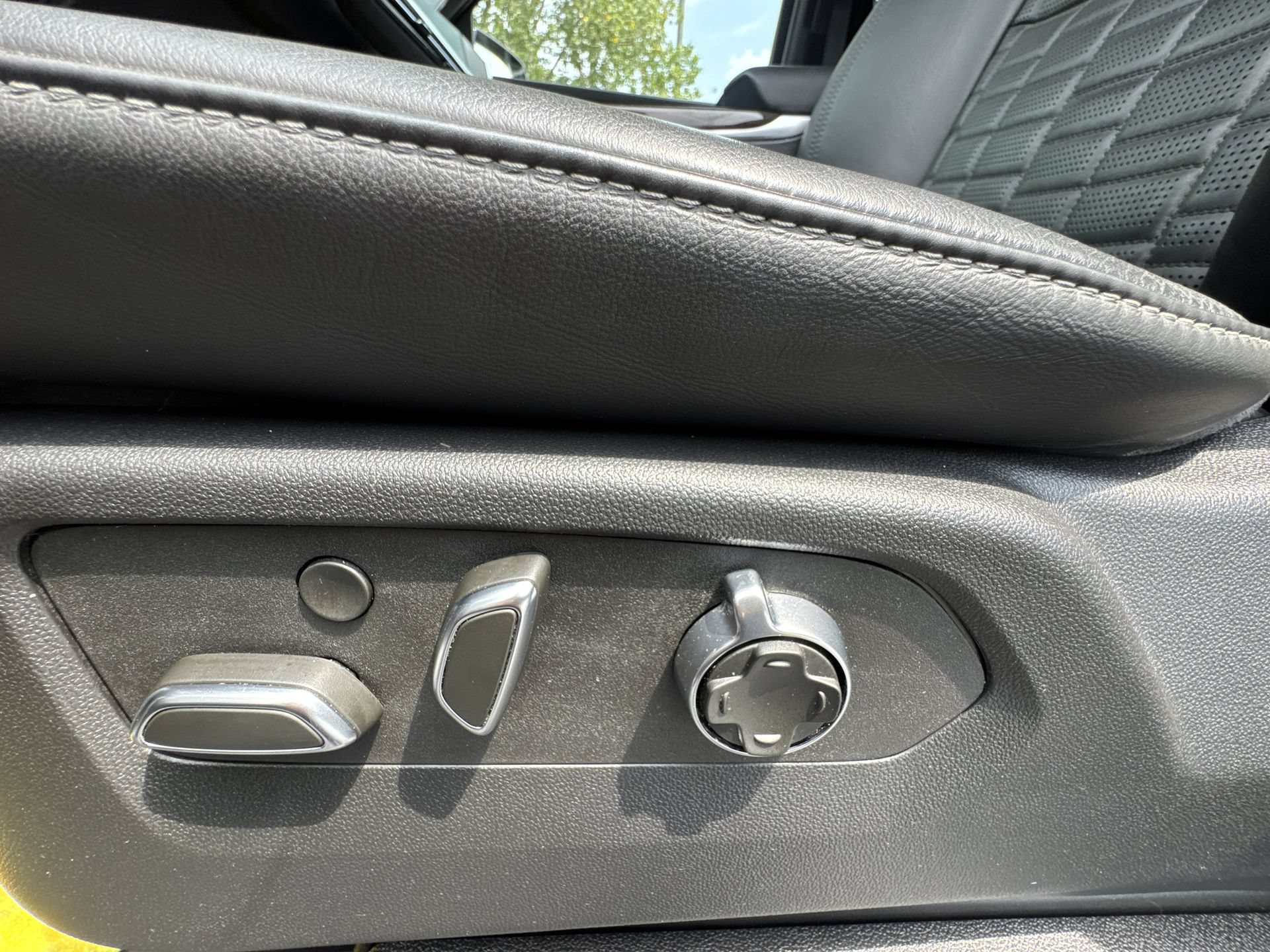 Certified 2025 Cadillac Escalade Sport Platinum w/ LPO, Floor Liner Package AWD/4WD image 12
