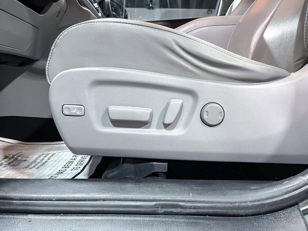 Used 2019 Toyota Highlander XLE image 14