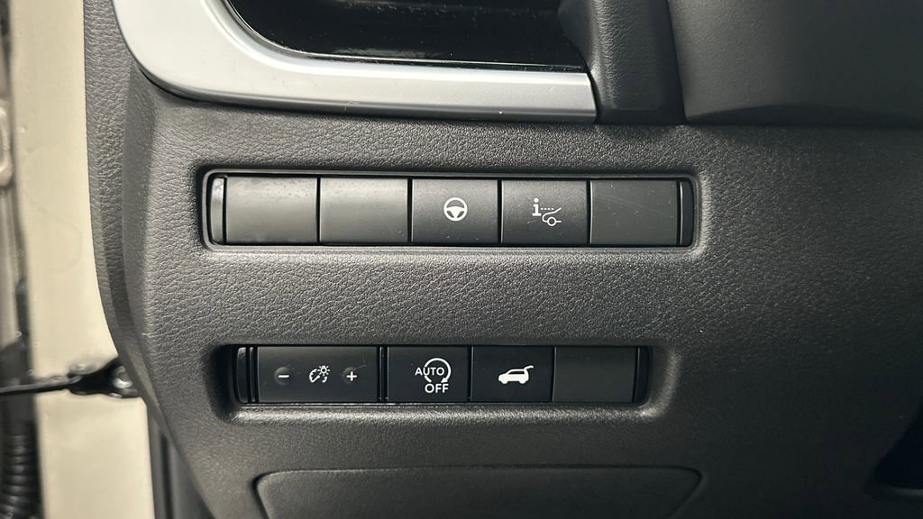 Used 2025 Nissan Rogue SL w/ SL Premium Package image 21