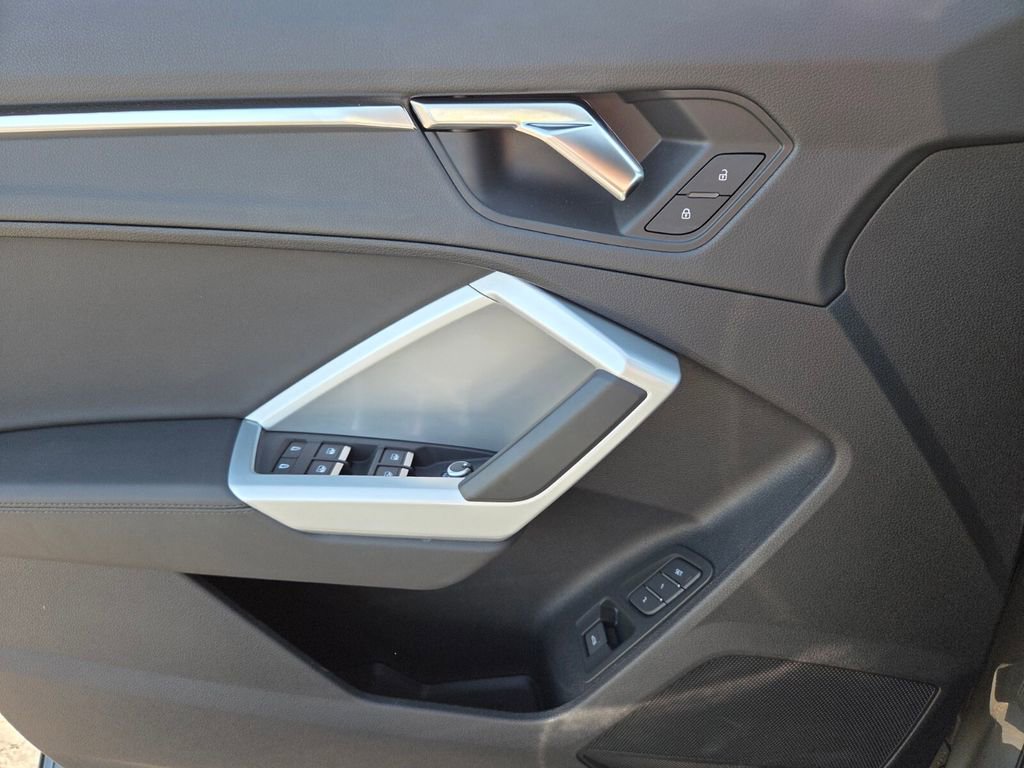 Used 2023 Audi Q3 2.0T Premium w/ Convenience Package image 9