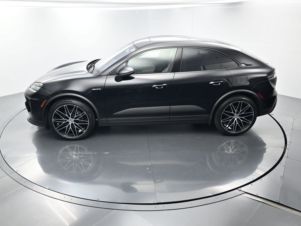 Certified 2024 Porsche Macan 4 Electric image 32