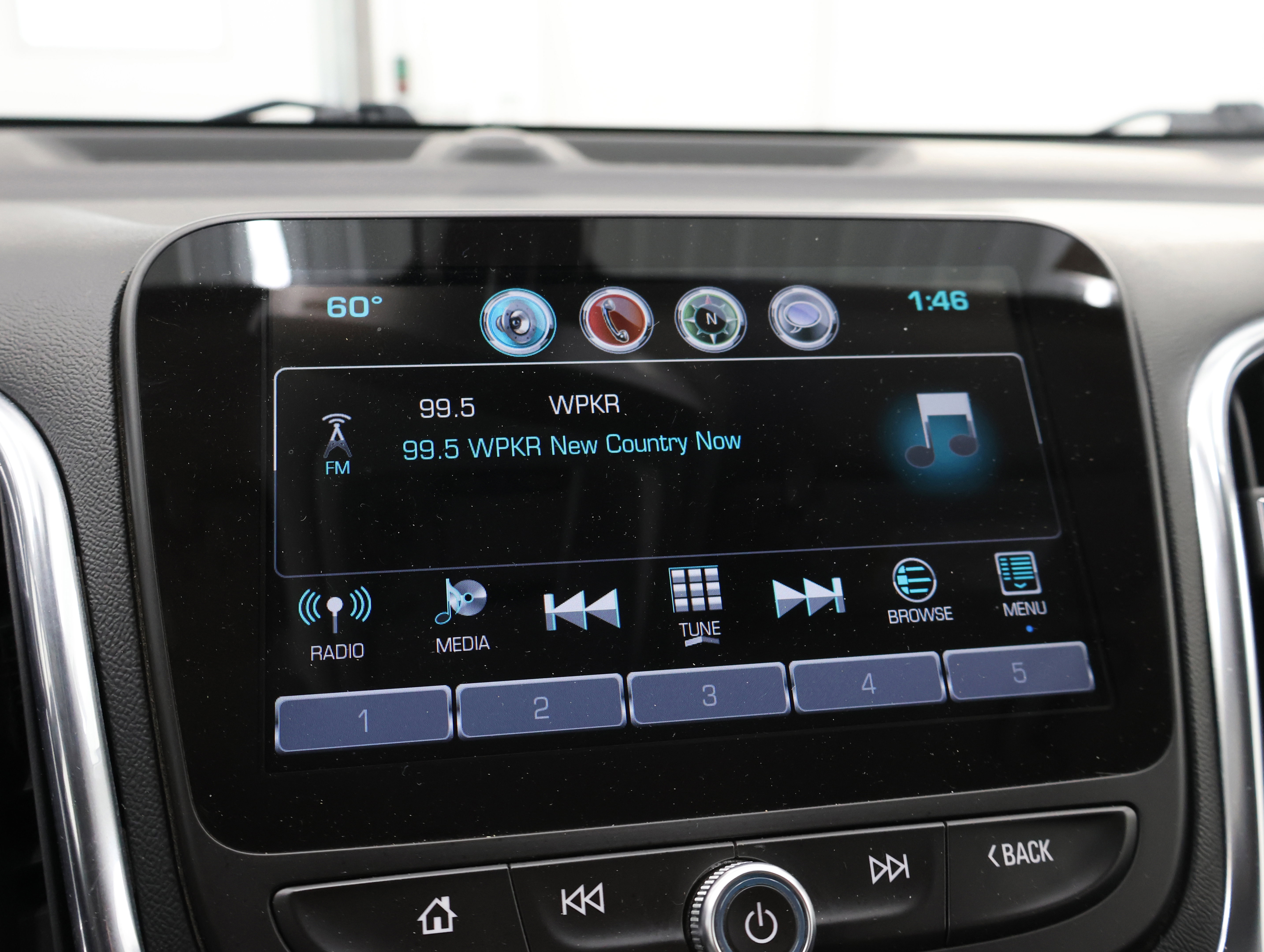 Used 2018 Chevrolet Equinox Premier AWD/4WD image 11