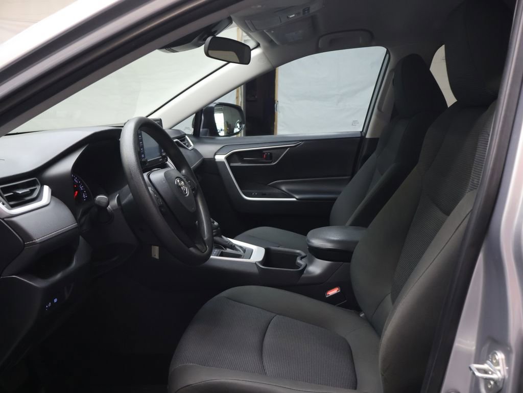 Used 2022 Toyota RAV4 LE image 17