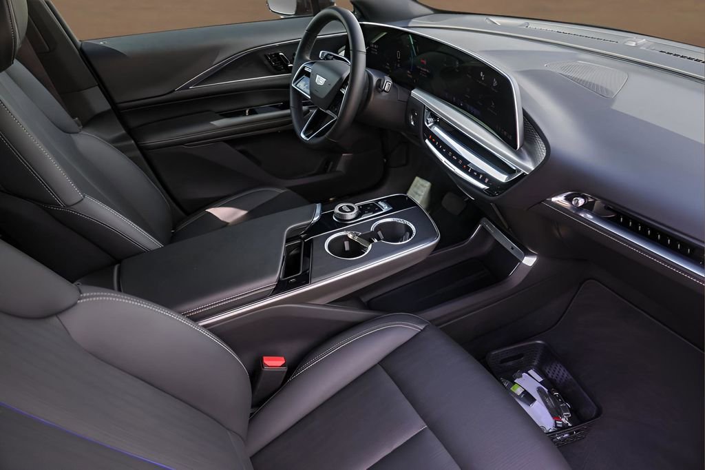 Certified 2024 Cadillac Lyriq Luxury image 27