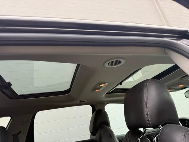 Used 2017 Chevrolet Traverse Premier w/ LPO, 'HIT The Road' Package AWD/4WD image 18