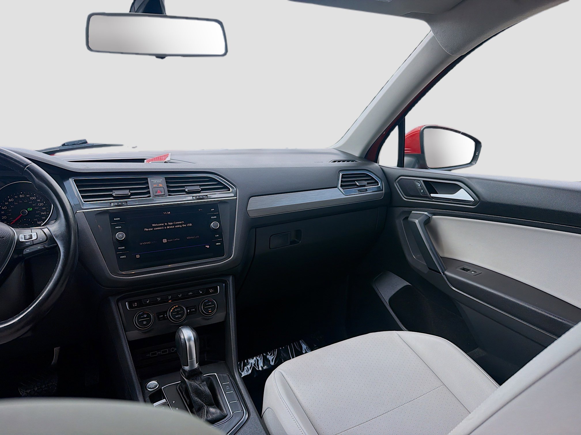 Used 2019 Volkswagen Tiguan SE image 19