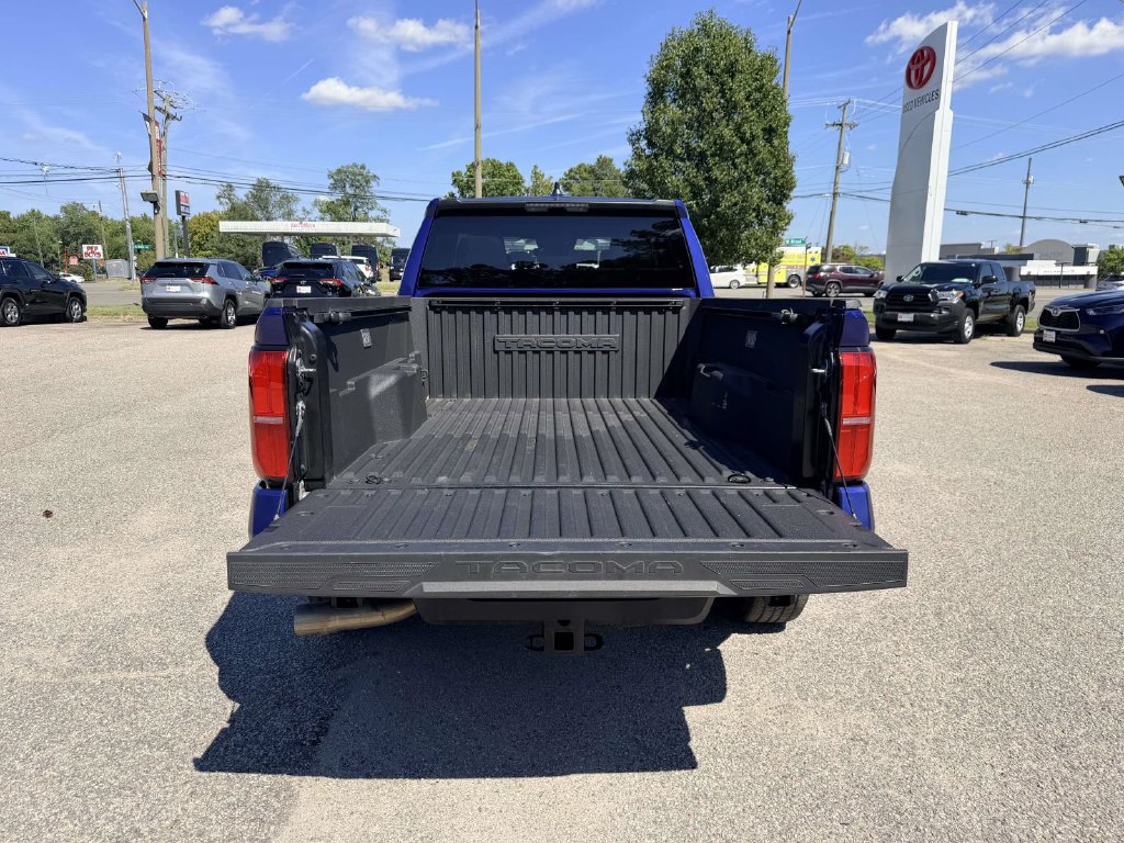 Certified 2025 Toyota Tacoma SR5 AWD/4WD image 15