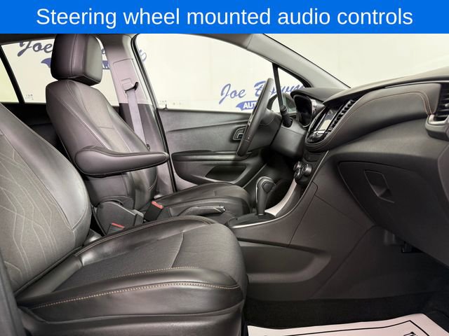Used 2022 Chevrolet Trax LT w/ LT Convenience Package AWD/4WD image 17