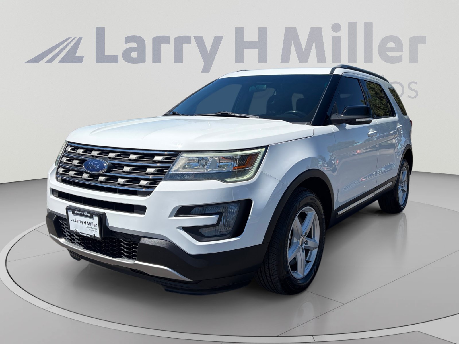 Used 2017 Ford Explorer XLT AWD/4WD image 1