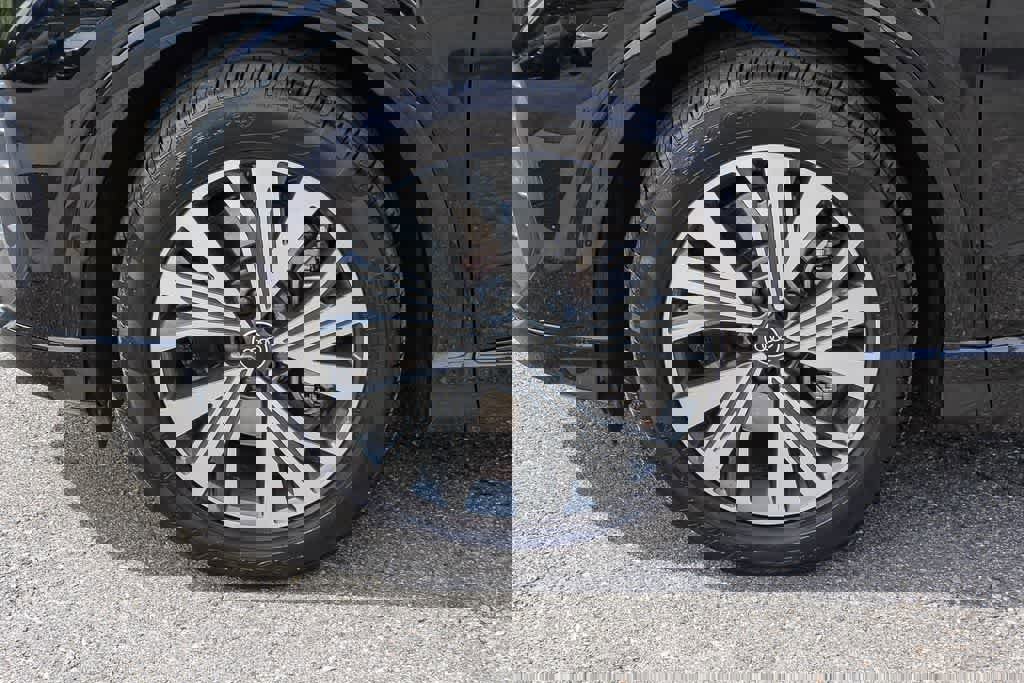 Used 2023 Audi Q4 e-tron Premium Plus w/ Premium Plus image 9