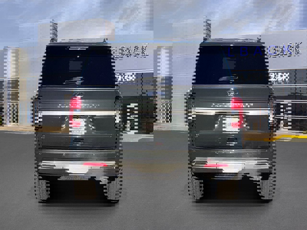 Used 2022 Ford Expedition XLT image 5