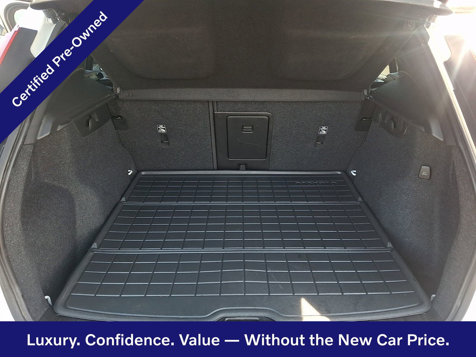 Certified 2023 Volvo XC40 B5 Plus w/ Climate Package image 29