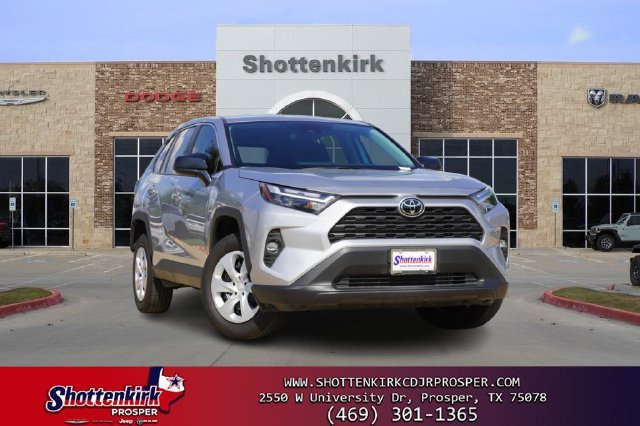 Used 2025 Toyota RAV4 LE AWD/4WD image 1