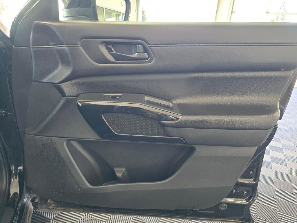 Used 2025 Nissan Pathfinder SV image 43
