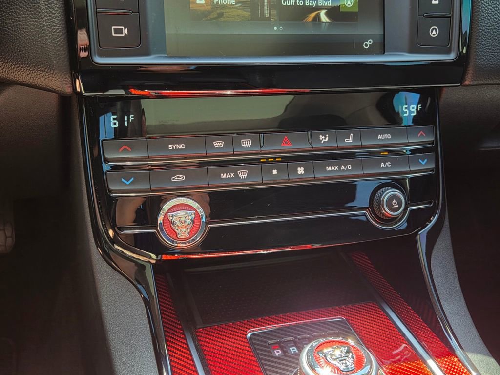 Used 2017 Jaguar XE Premium image 26