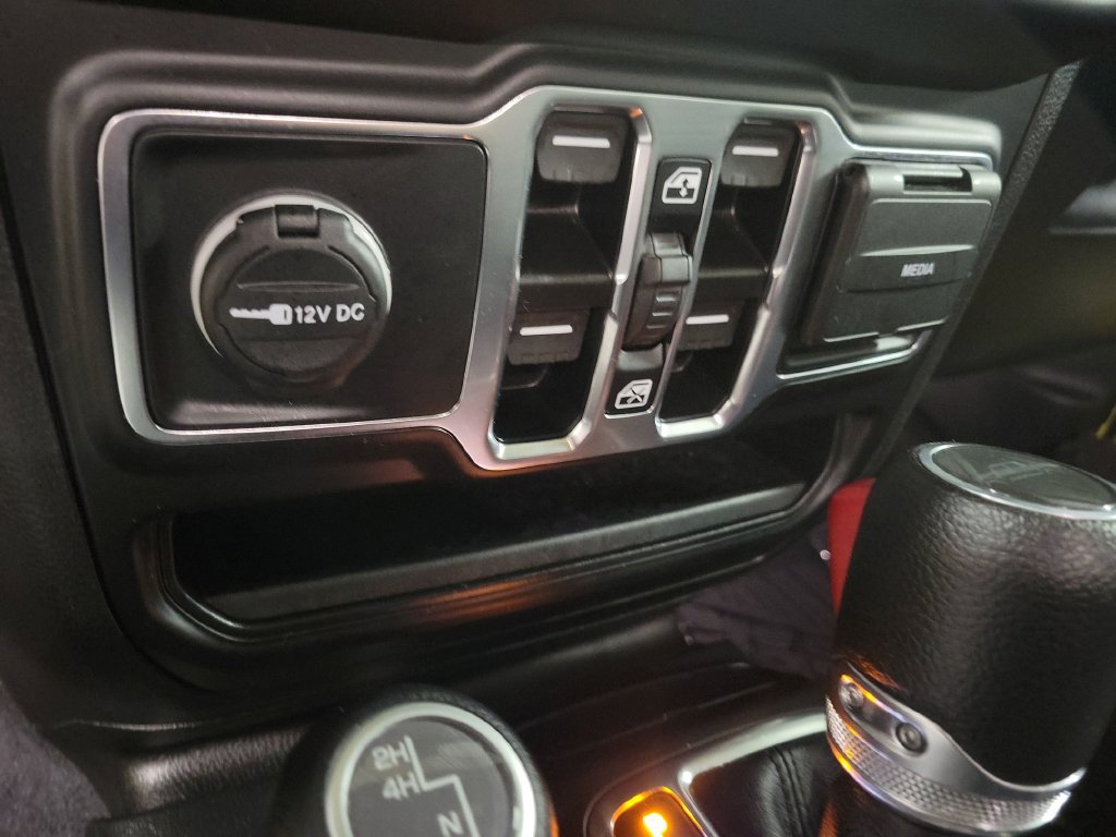 Used 2023 Jeep Gladiator Sport AWD/4WD image 18