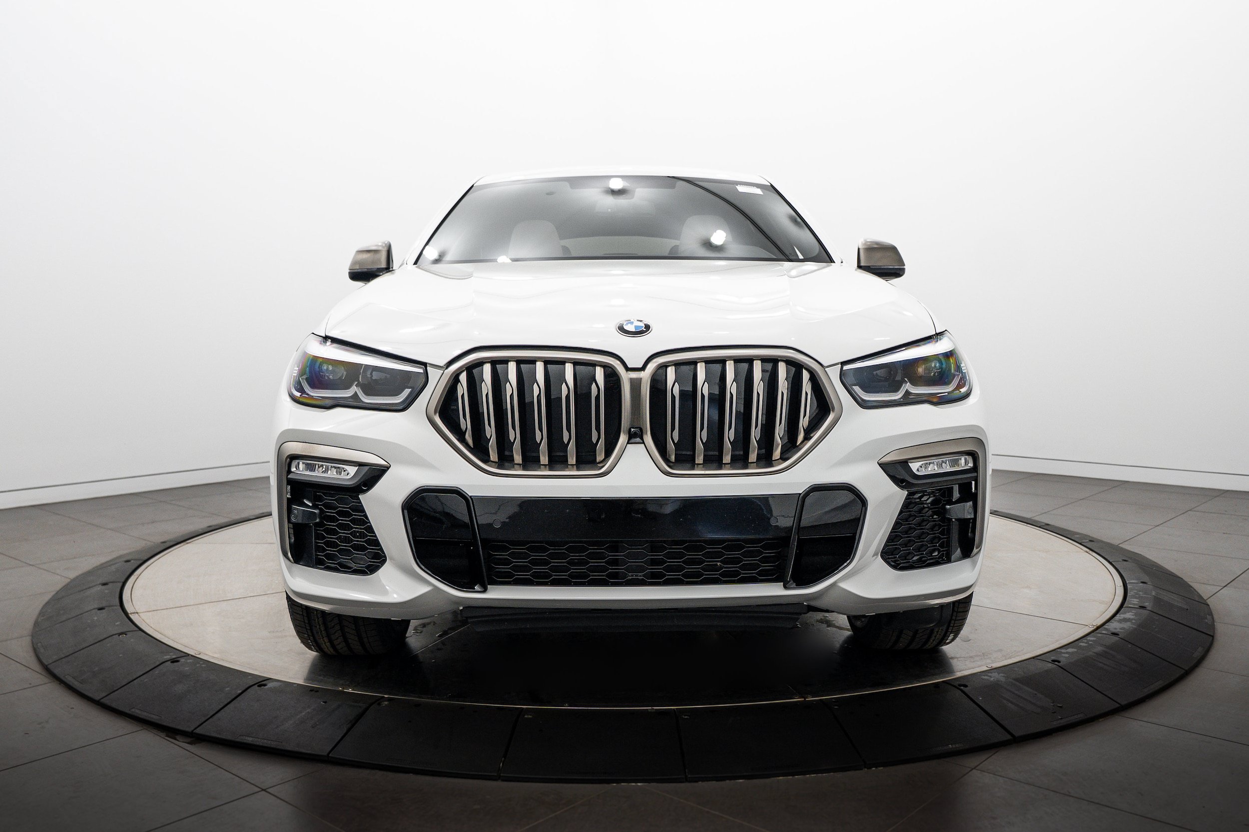 Used 2020 BMW X6 M50i w/ Luxury Seating Package AWD/4WD image 26