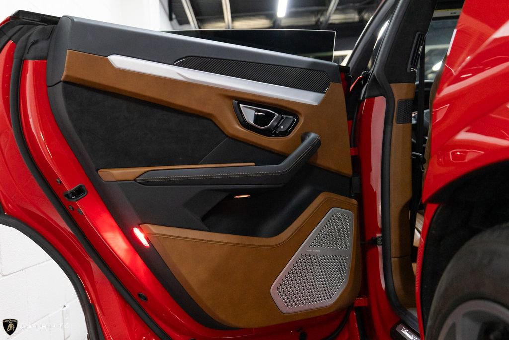 Used 2022 Lamborghini Urus image 28