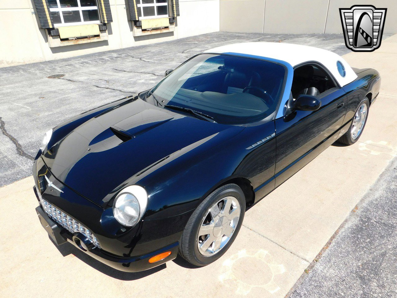 Used 2002 Ford Thunderbird image 2