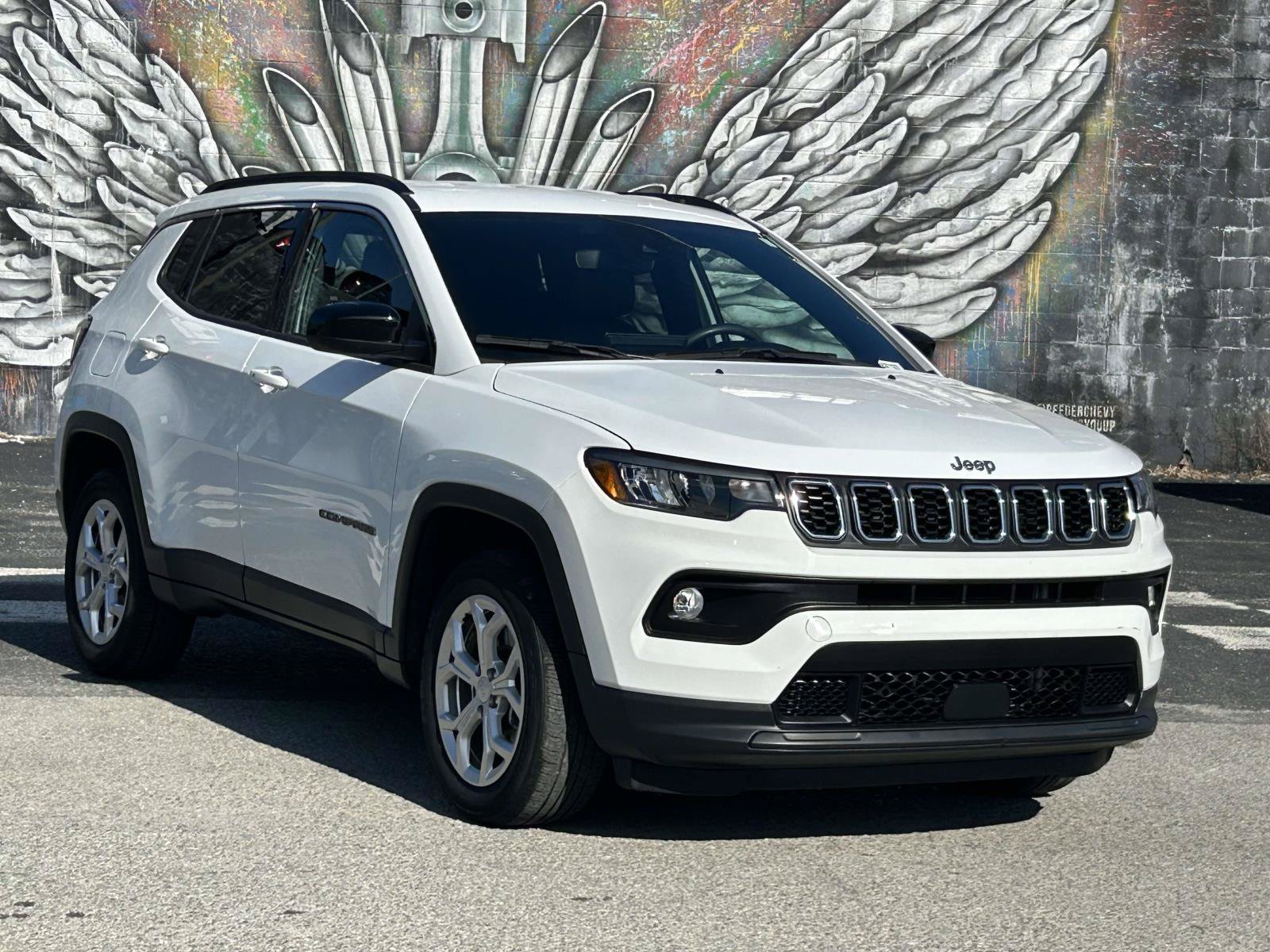 Used 2024 Jeep Compass Latitude AWD/4WD image 1