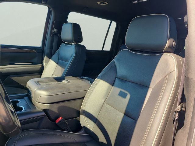 Used 2022 Chevrolet Suburban Premier image 25