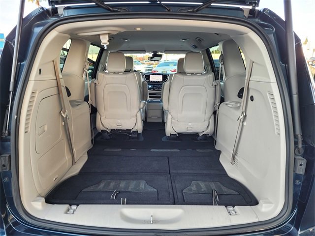 Certified 2021 Chrysler Pacifica Touring-L image 19