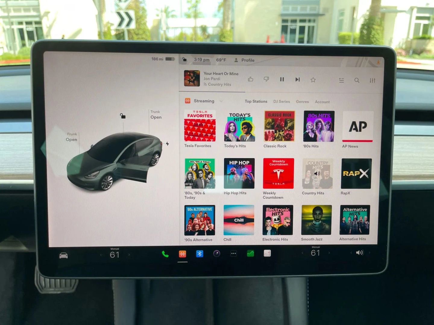 Used 2023 Tesla Model 3 Standard Range image 16