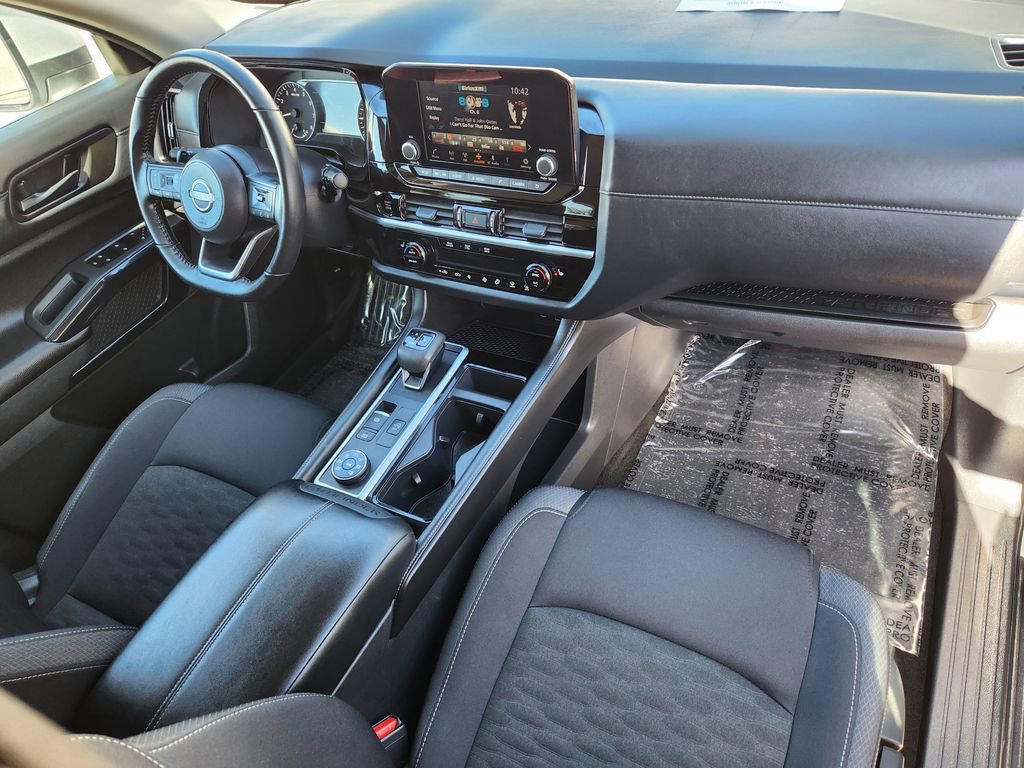 Used 2025 Nissan Pathfinder SV image 17