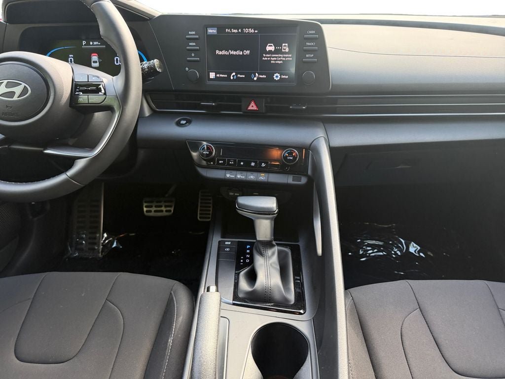 Certified 2025 Hyundai Elantra Sport FWD image 12