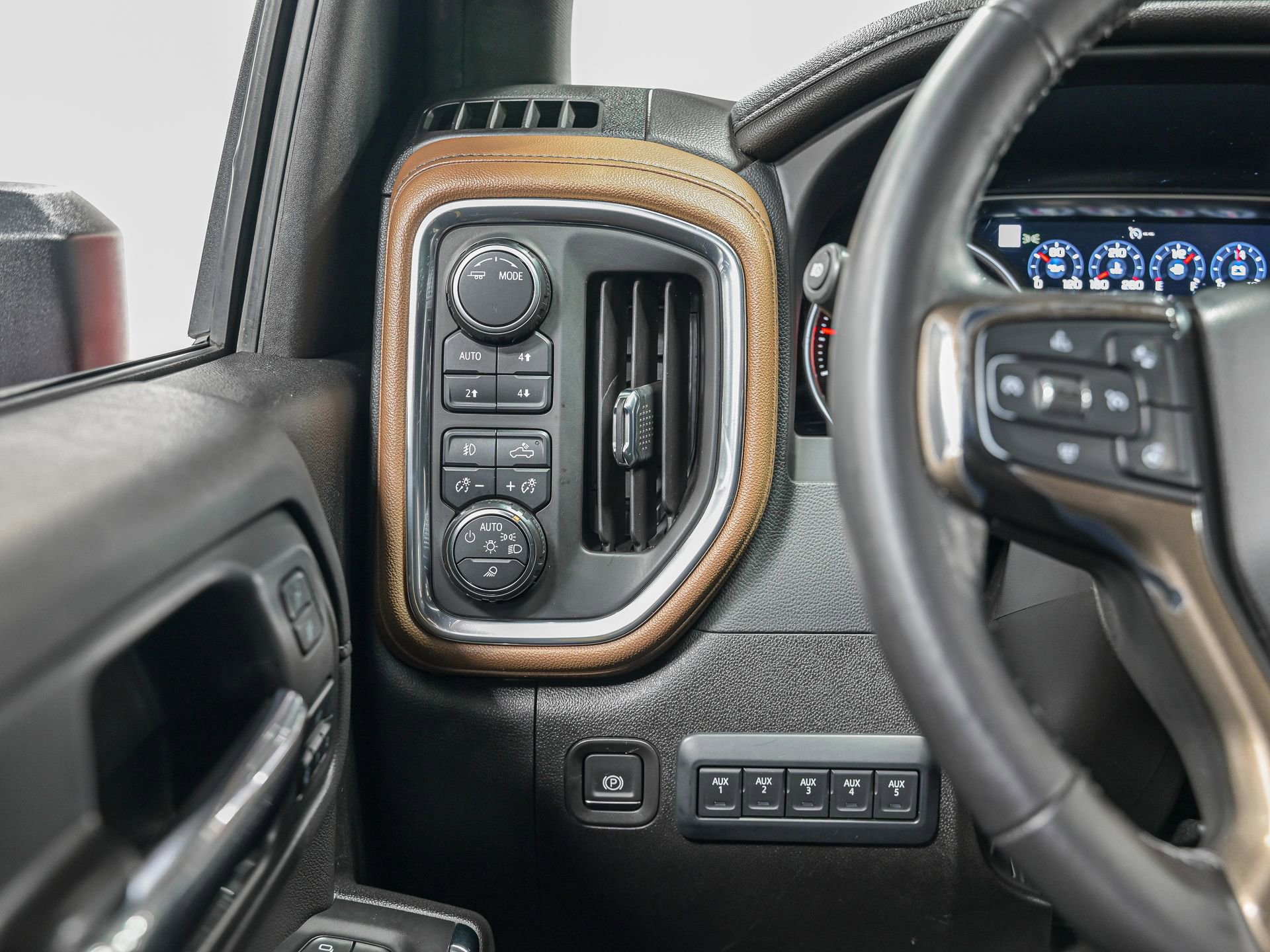 Used 2022 Chevrolet Silverado 2500 High Country w/ Safety Package II image 17