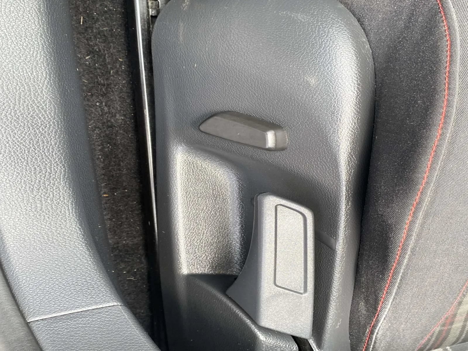 Used 2010 Volkswagen GTI 4-Door FWD image 16