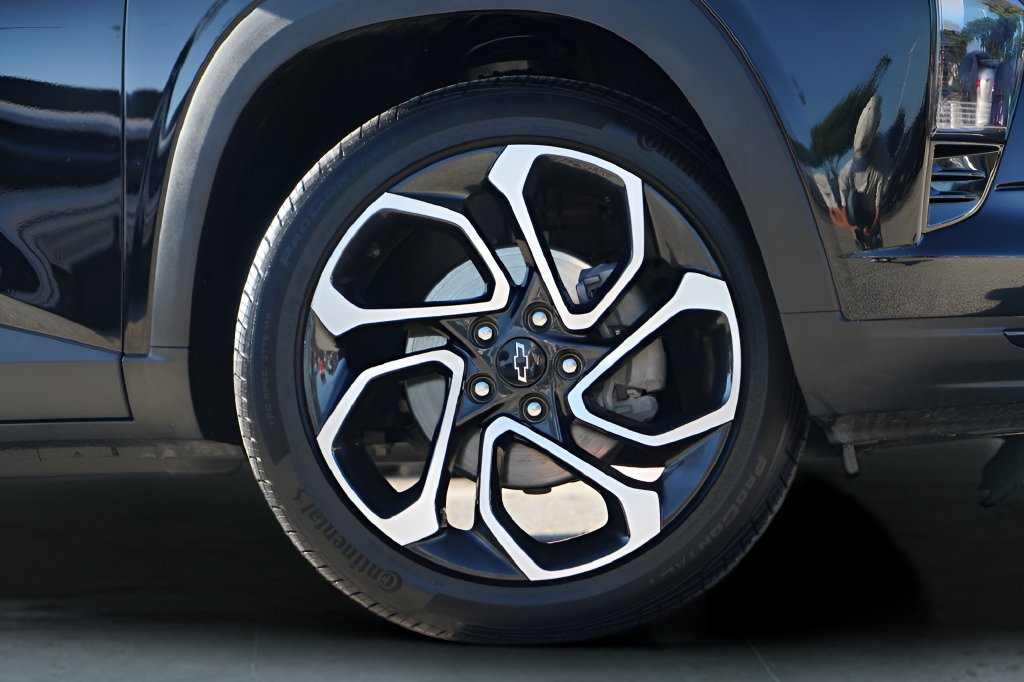 Used 2026 Chevrolet Trax RS w/ Driver Confidence Package FWD image 3
