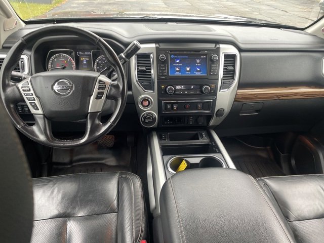 Used 2018 Nissan Titan SL w/ Chrome Package image 3