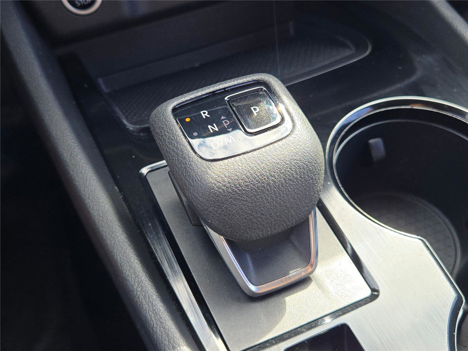 Used 2023 Nissan Rogue SV image 32