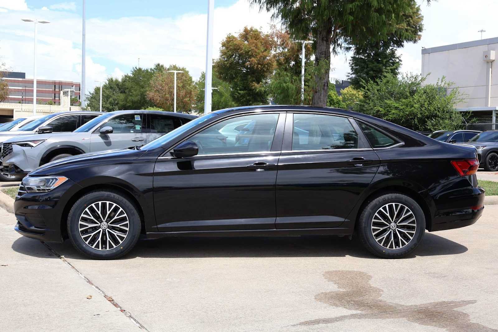 Used 2019 Volkswagen Jetta SE FWD image 3