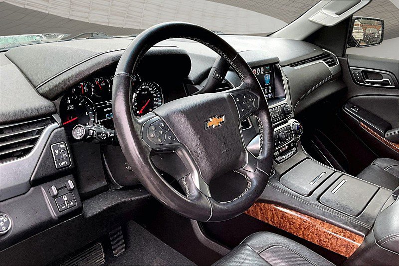 Used 2019 Chevrolet Suburban Premier w/ RST 6.2L Performance Edition RWD image 13
