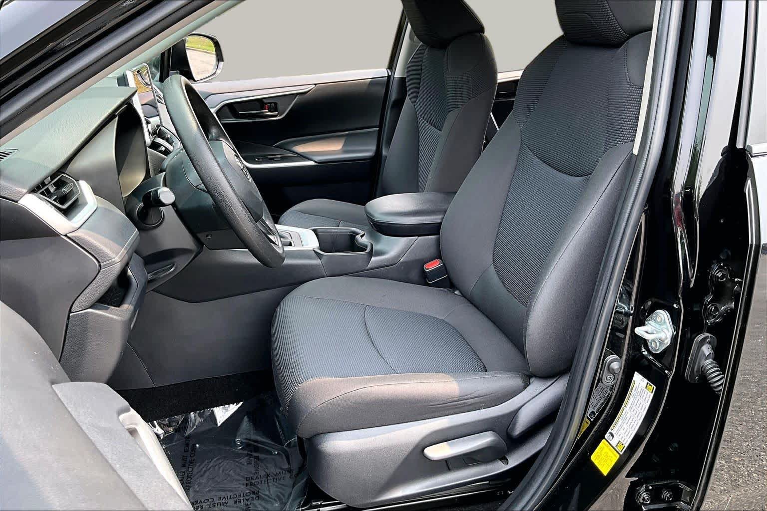 Used 2023 Toyota RAV4 LE AWD/4WD image 8